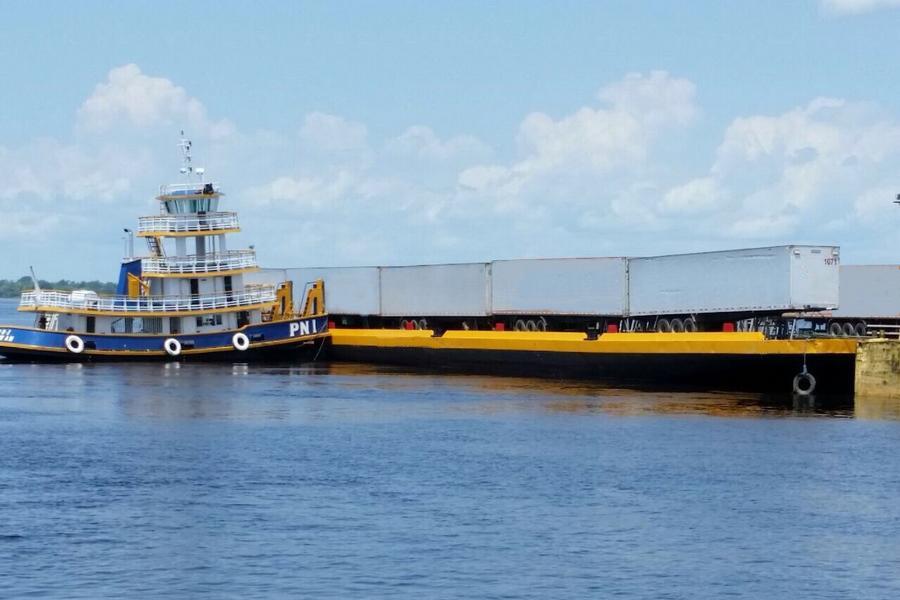 Transporte de Cargas em Balsas no Rio Amazonas. Manaus Santarém Belém